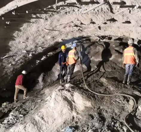 连山拱顶带模注浆料的施工流程及注意事项